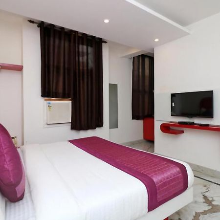 Hotel Leo Continental New Delhi Bagian luar foto