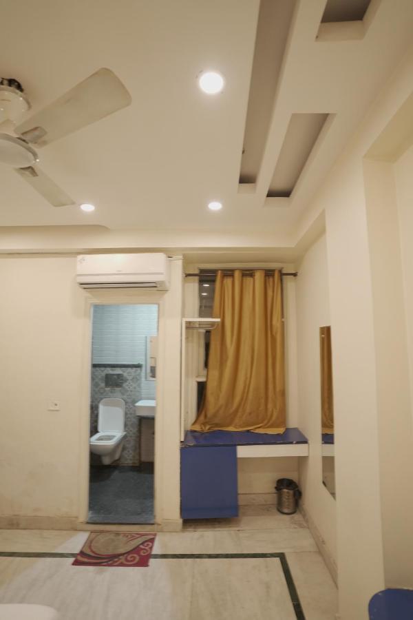 Hotel Leo Continental New Delhi Bagian luar foto