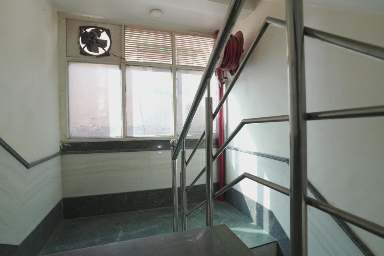 Hotel Leo Continental New Delhi Bagian luar foto