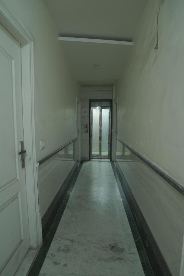 Hotel Leo Continental New Delhi Bagian luar foto