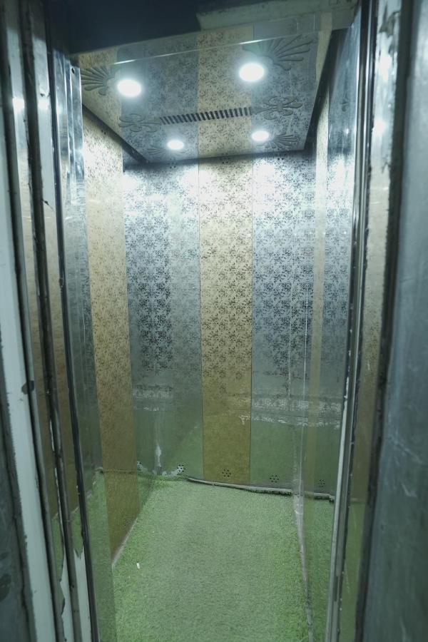 Hotel Leo Continental New Delhi Bagian luar foto