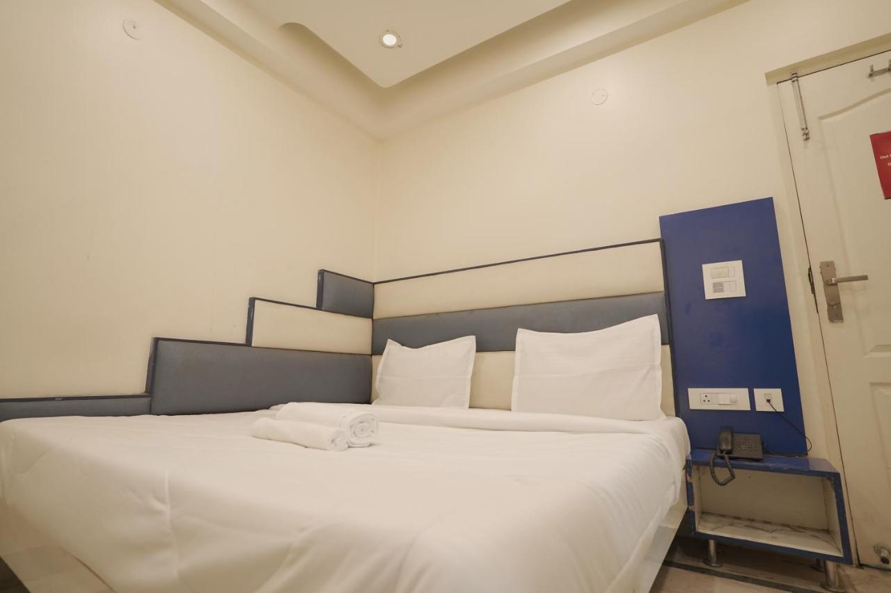 Hotel Leo Continental New Delhi Bagian luar foto