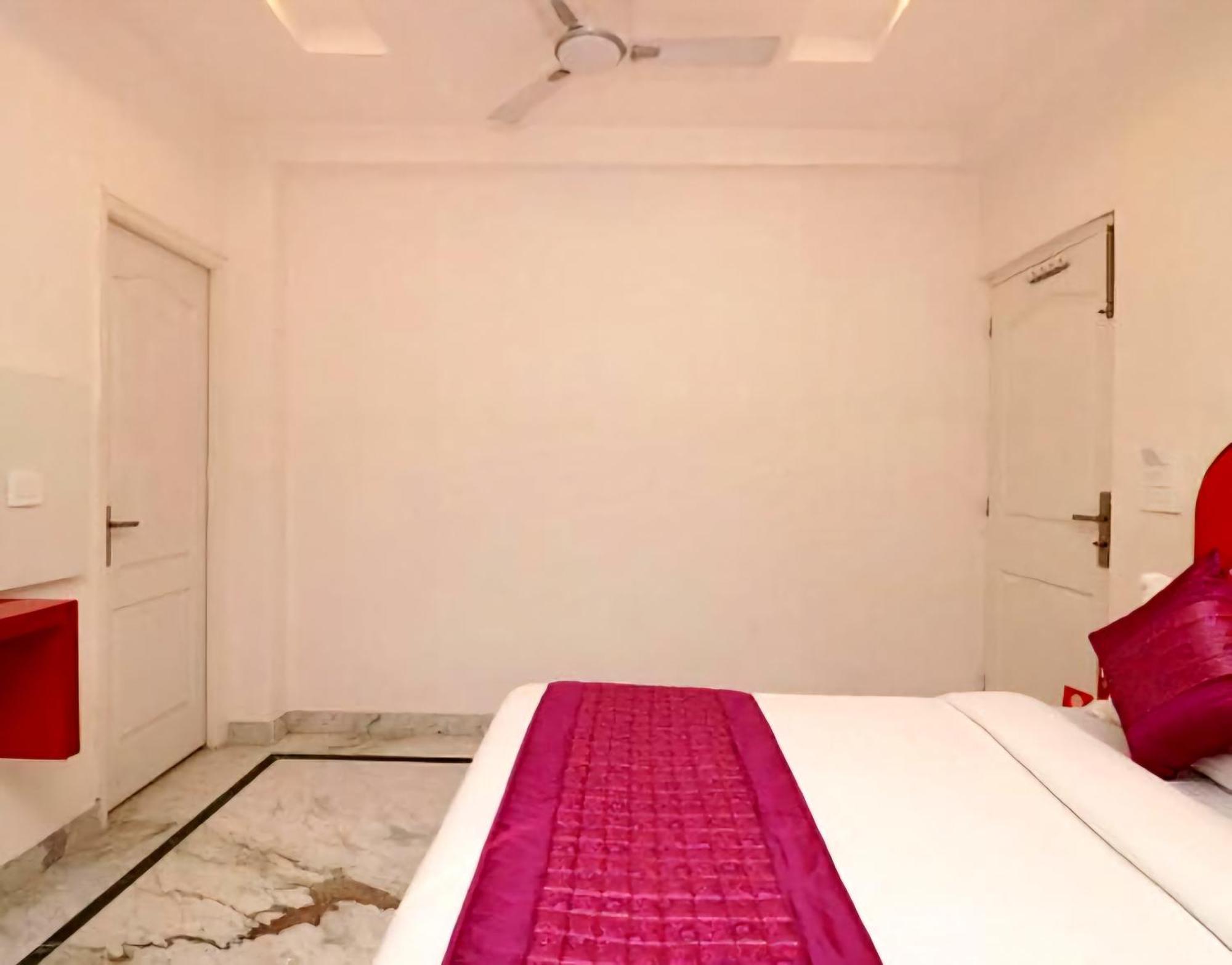 Hotel Leo Continental New Delhi Bagian luar foto