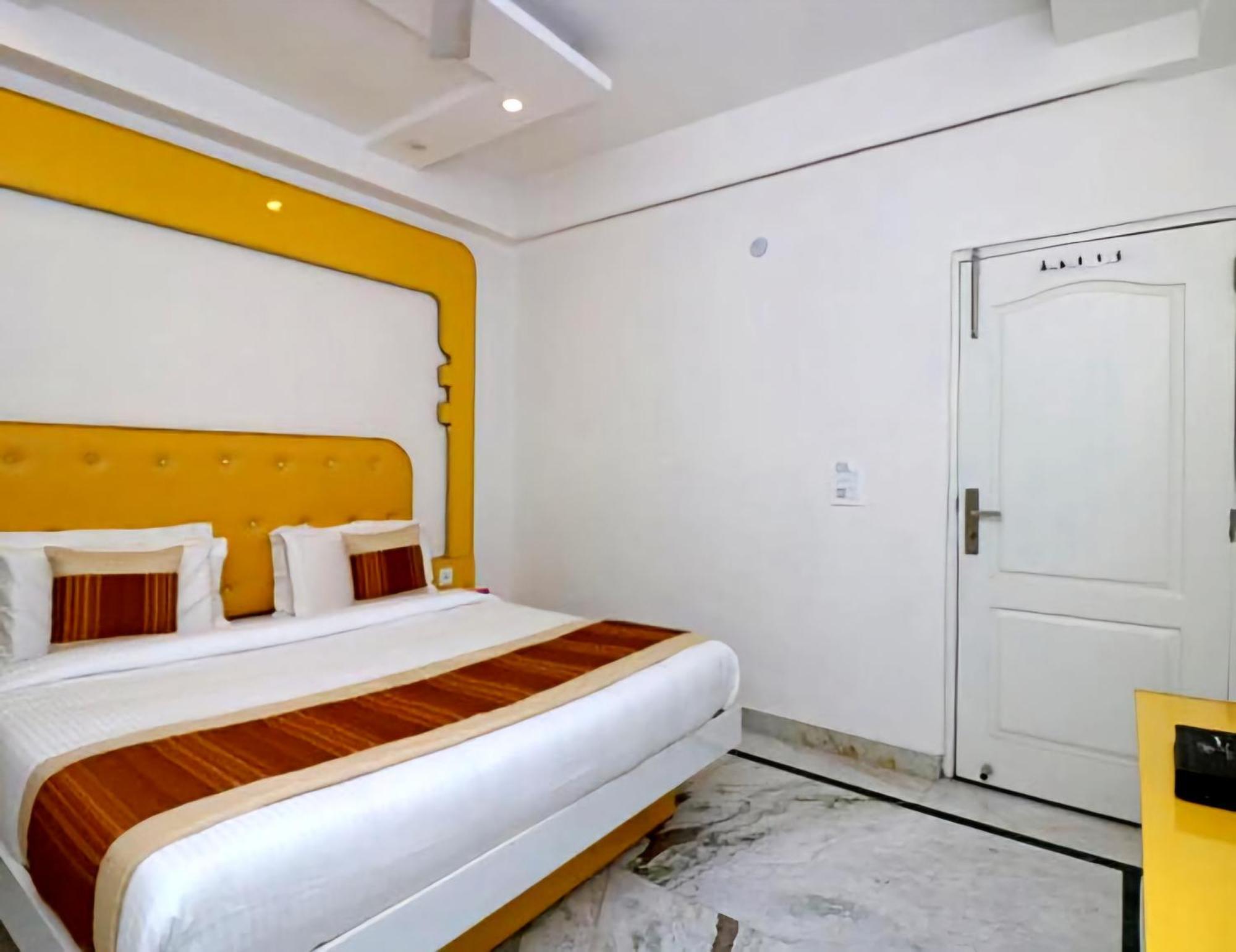 Hotel Leo Continental New Delhi Bagian luar foto
