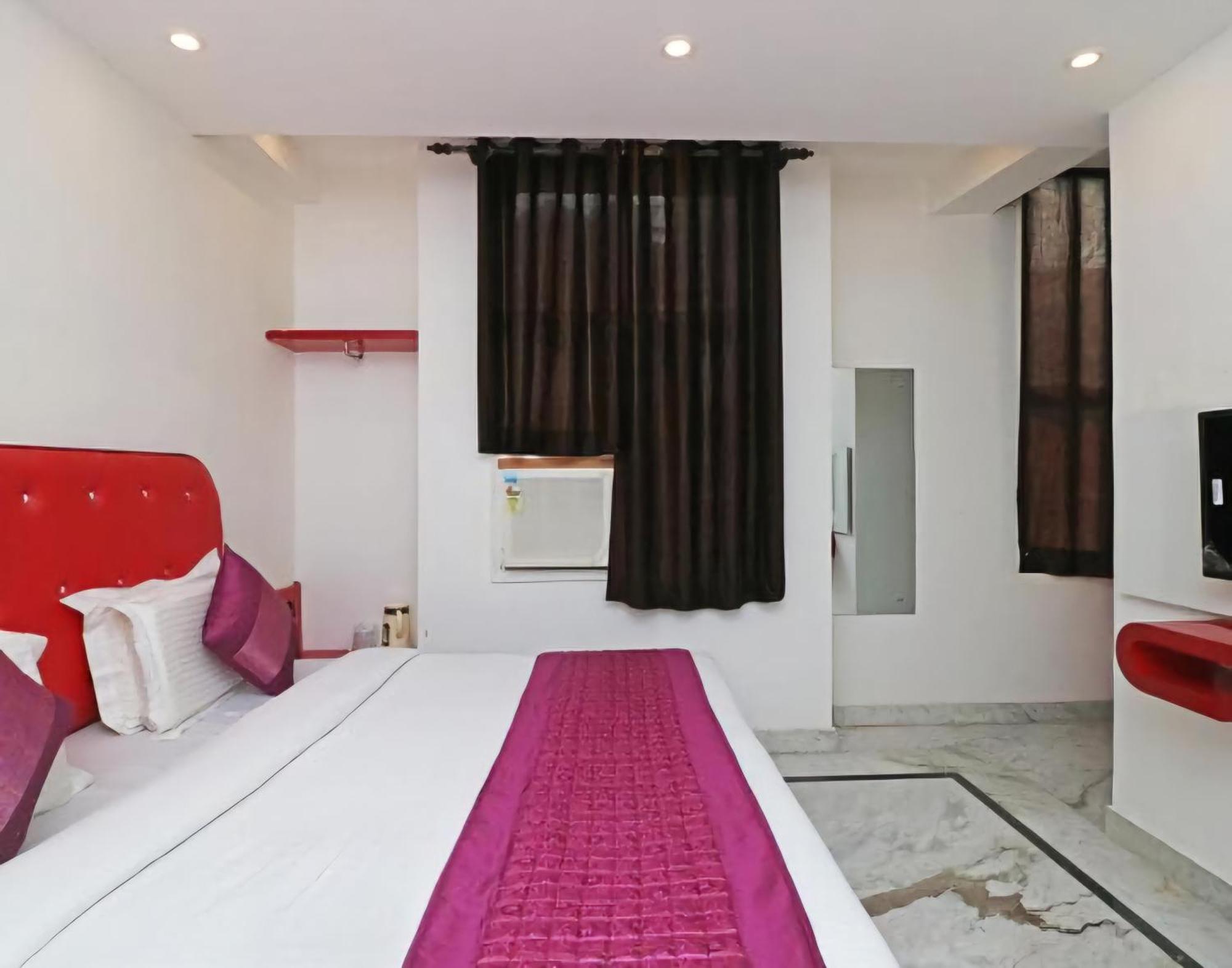 Hotel Leo Continental New Delhi Bagian luar foto