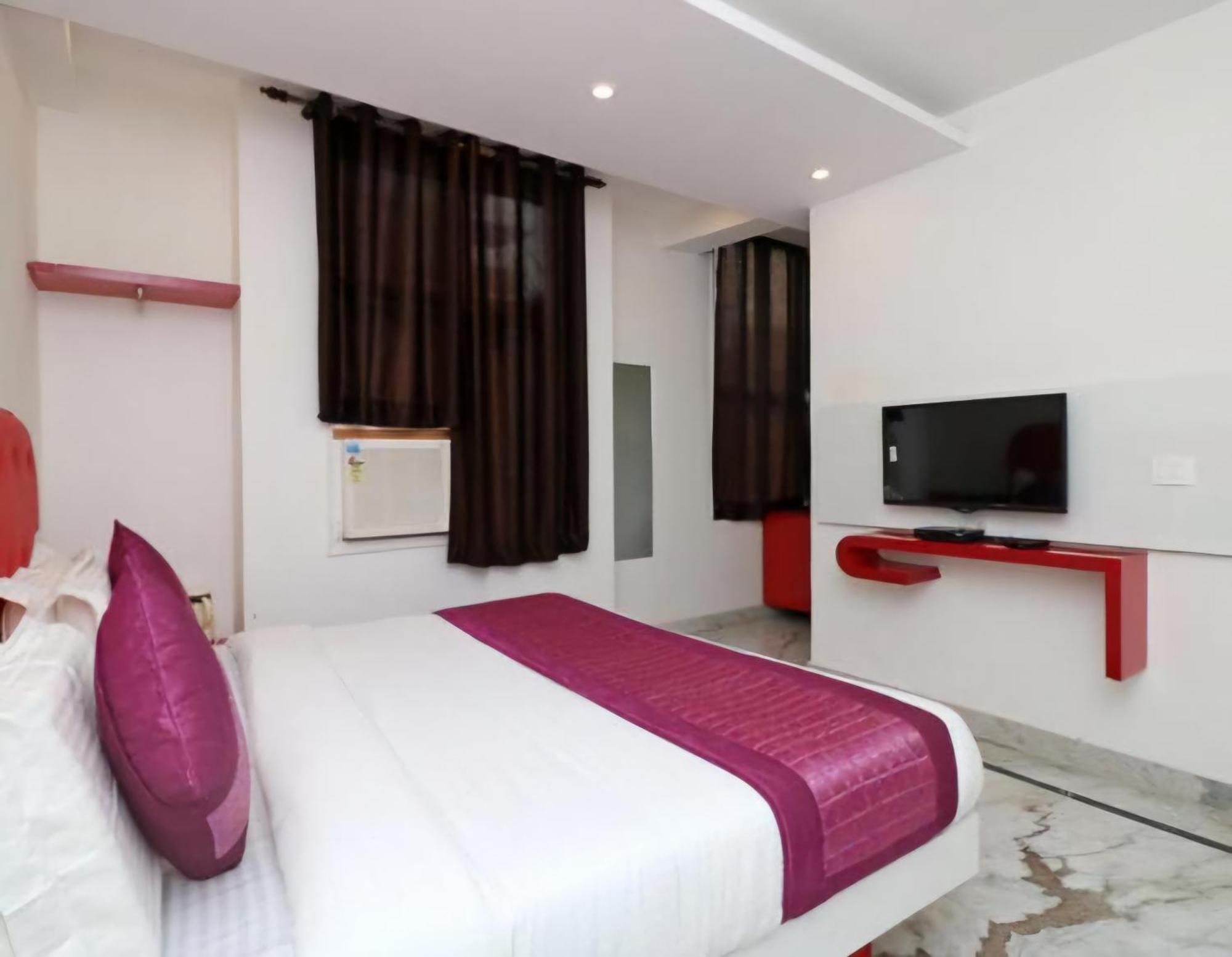 Hotel Leo Continental New Delhi Bagian luar foto