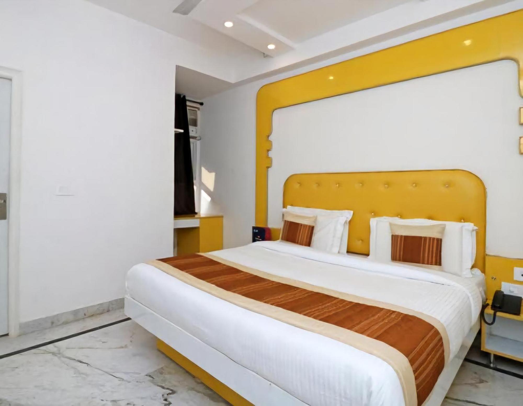 Hotel Leo Continental New Delhi Bagian luar foto