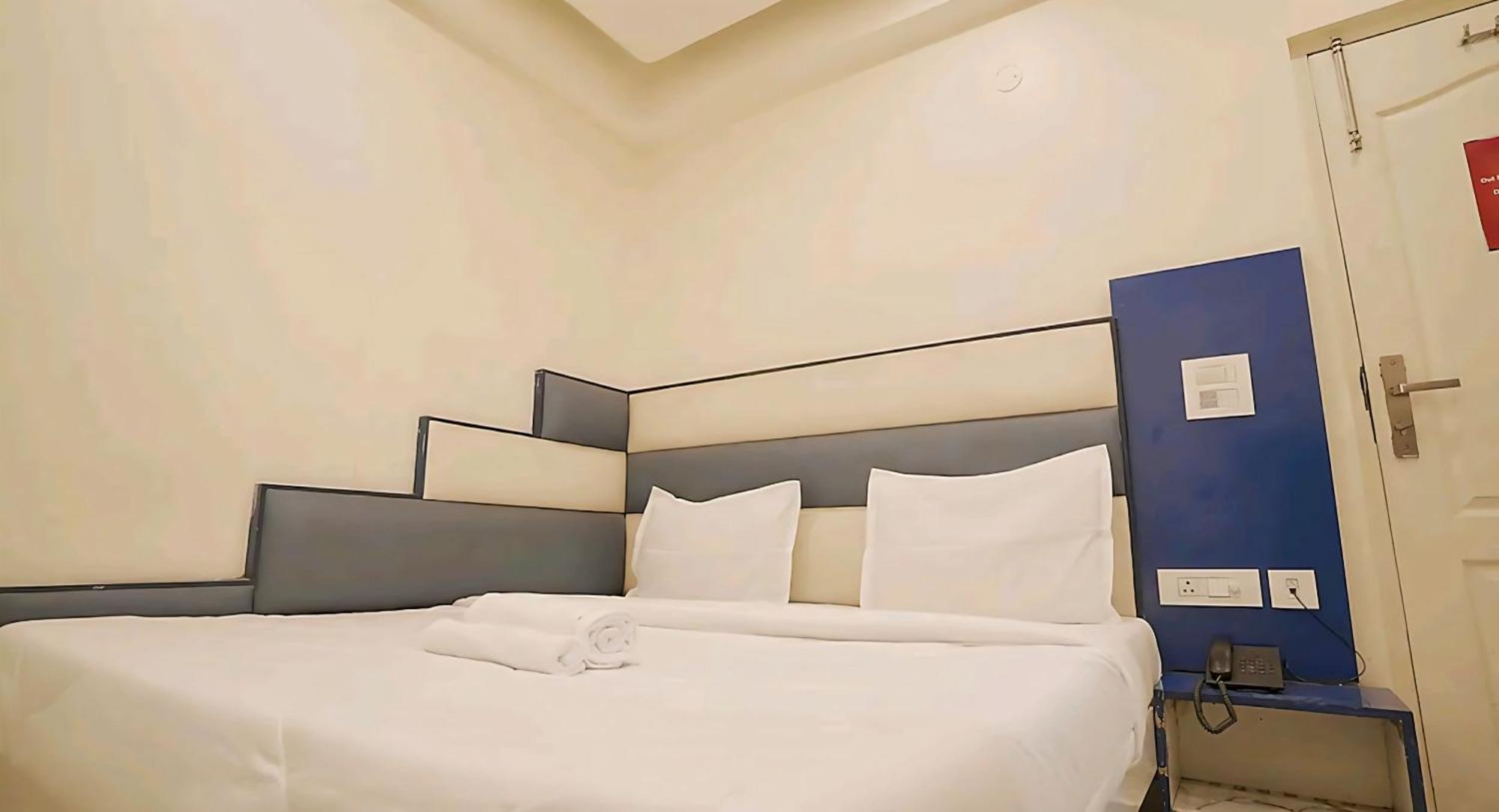 Hotel Leo Continental New Delhi Bagian luar foto