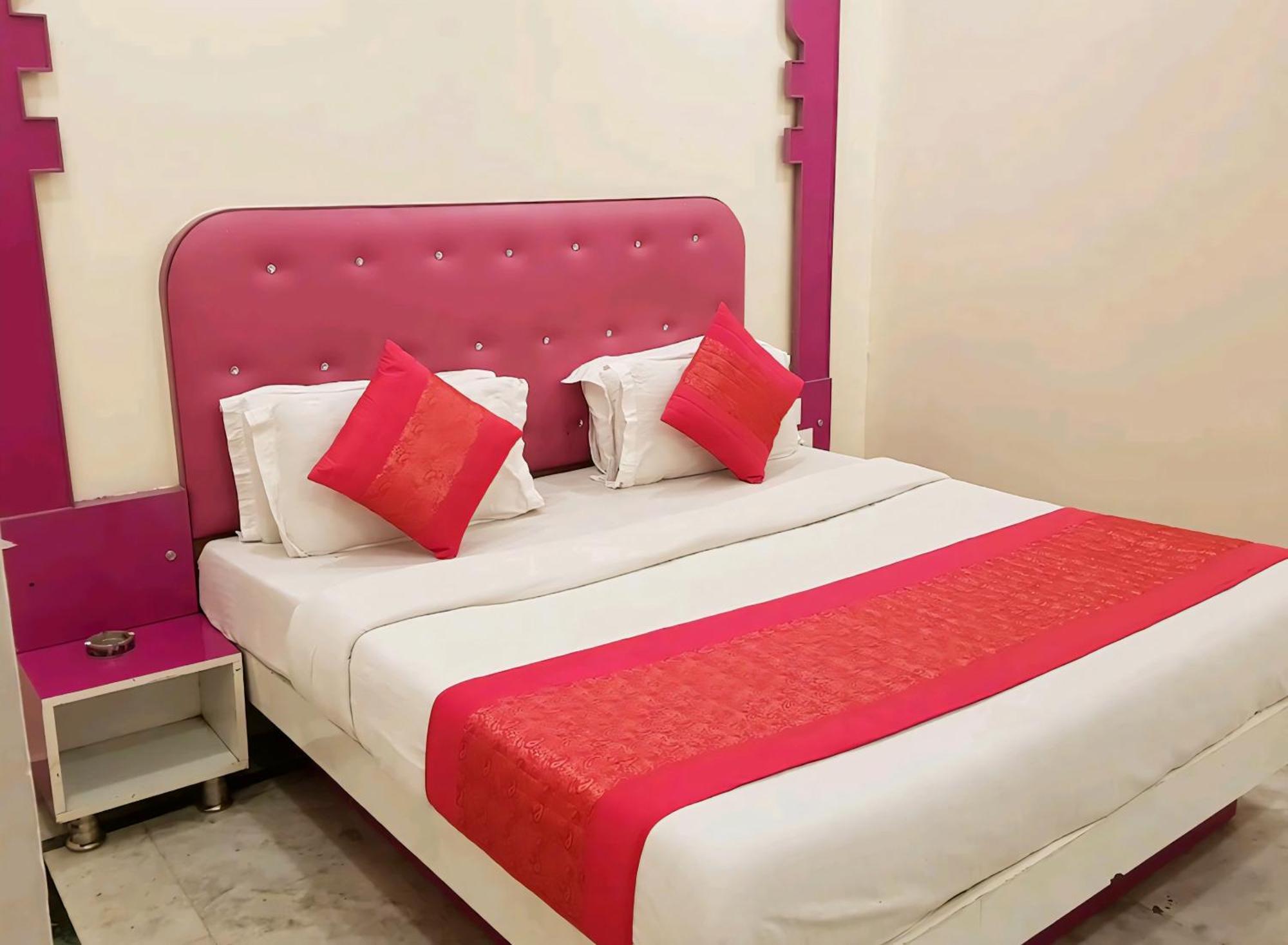 Hotel Leo Continental New Delhi Bagian luar foto