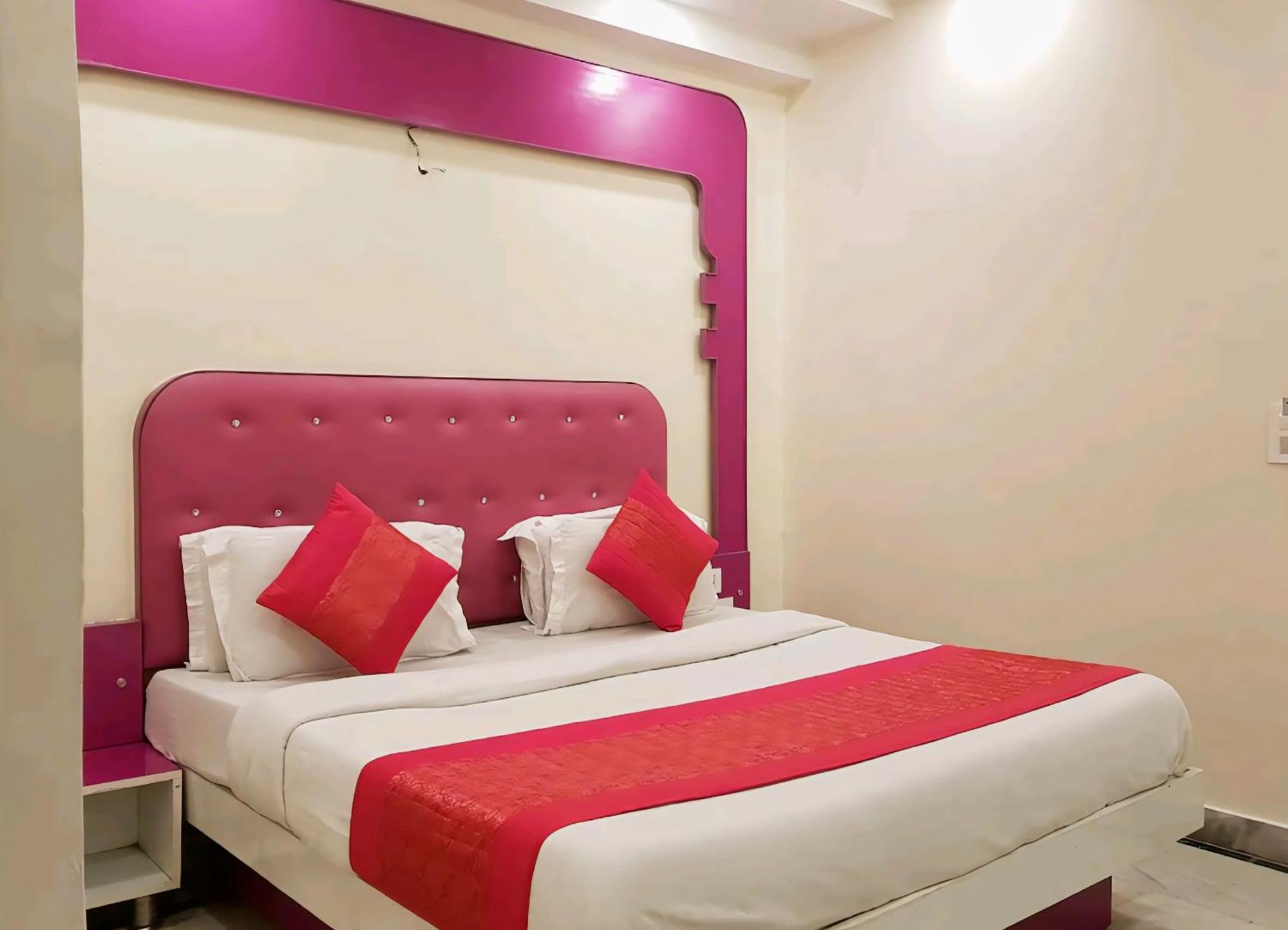 Hotel Leo Continental New Delhi Bagian luar foto