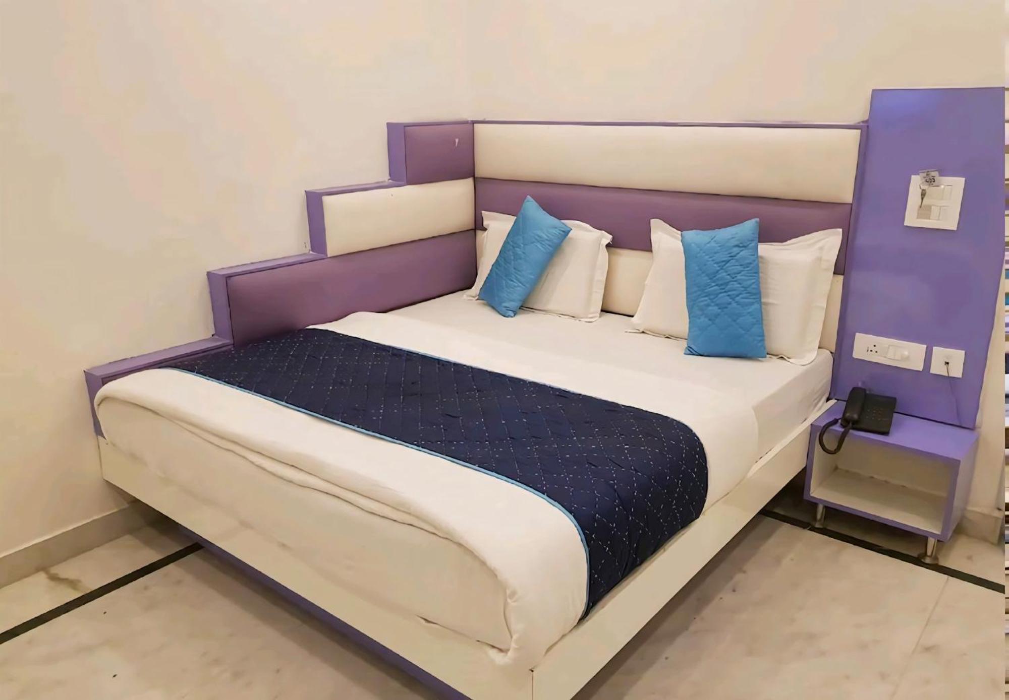 Hotel Leo Continental New Delhi Bagian luar foto