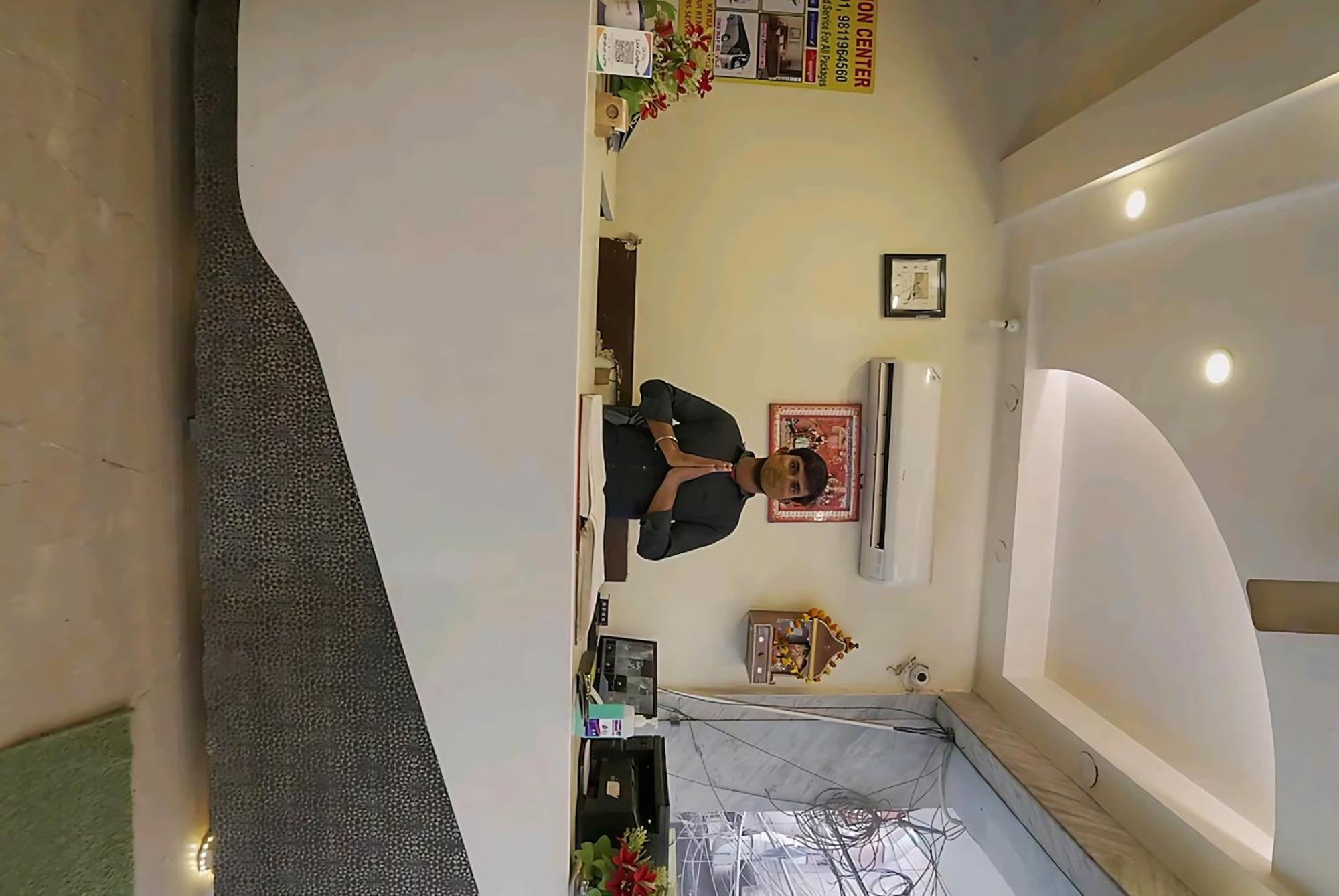 Hotel Leo Continental New Delhi Bagian luar foto
