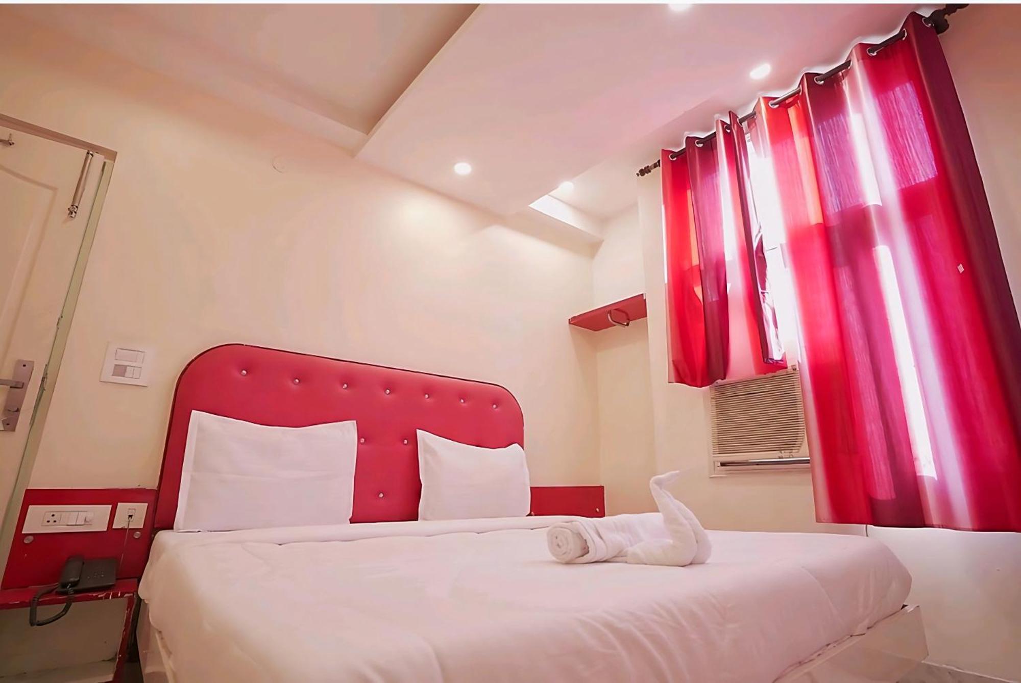 Hotel Leo Continental New Delhi Bagian luar foto