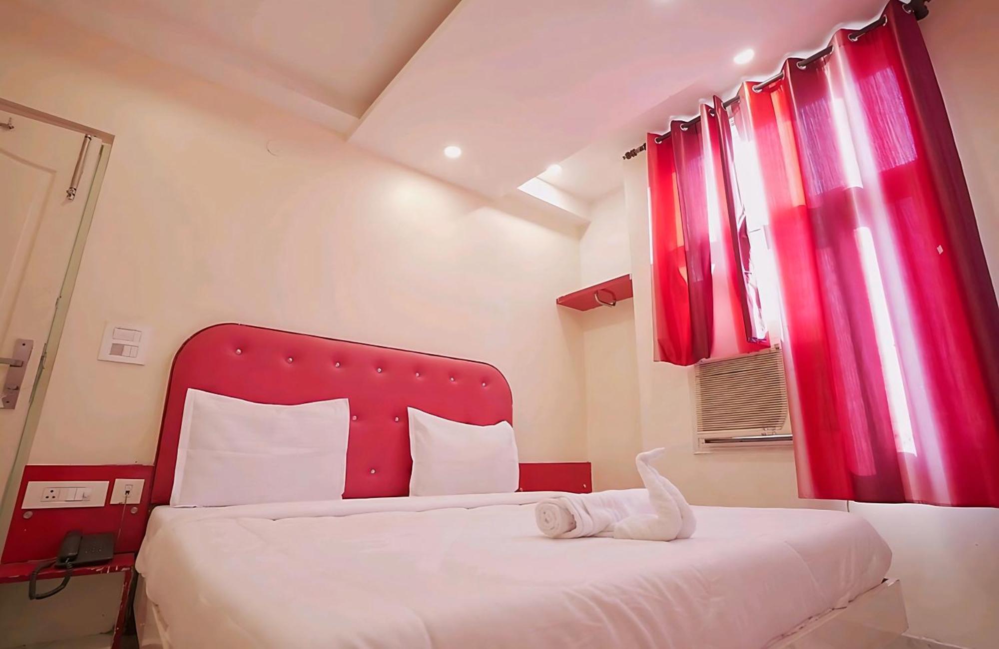 Hotel Leo Continental New Delhi Bagian luar foto