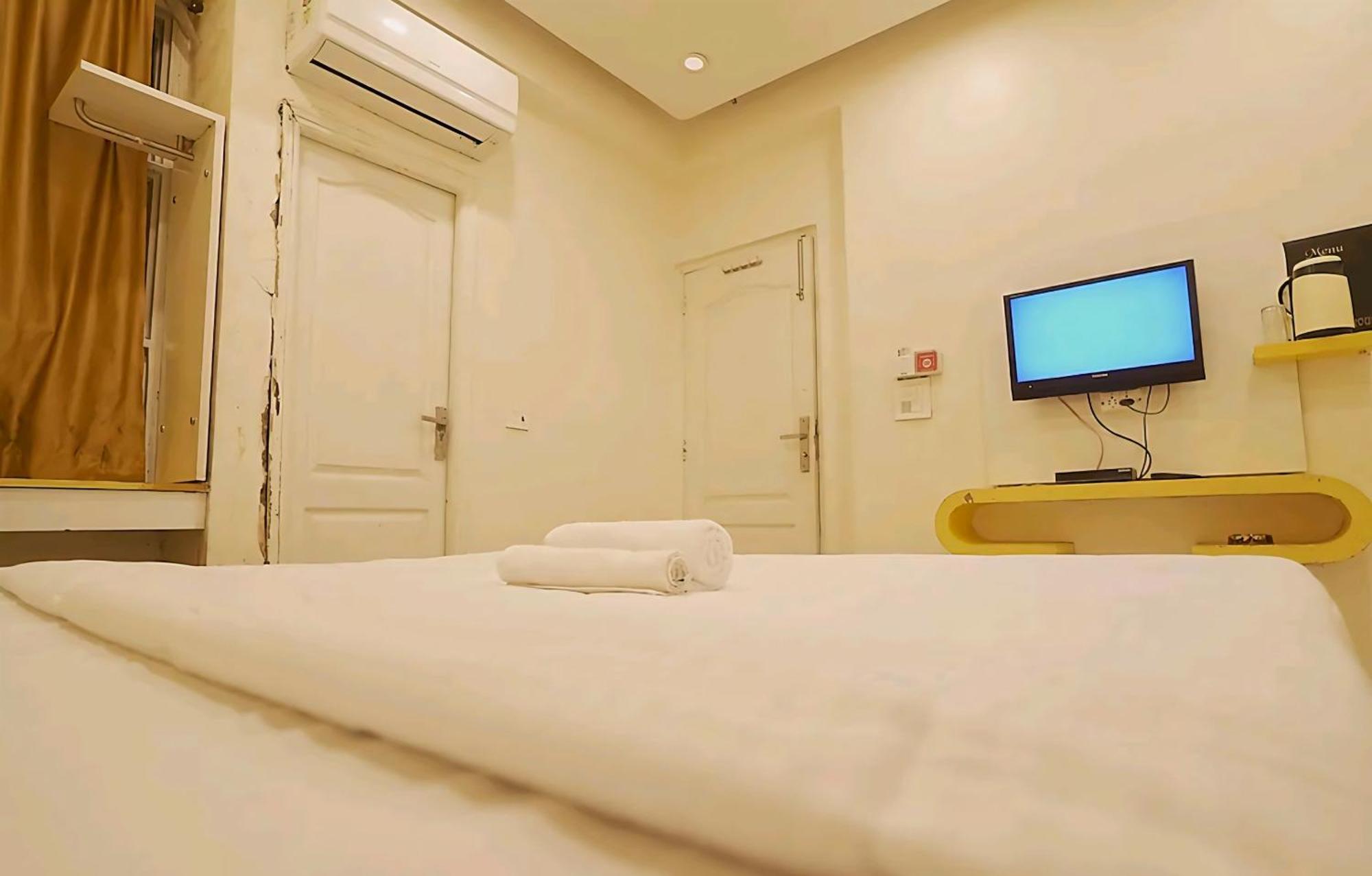 Hotel Leo Continental New Delhi Bagian luar foto