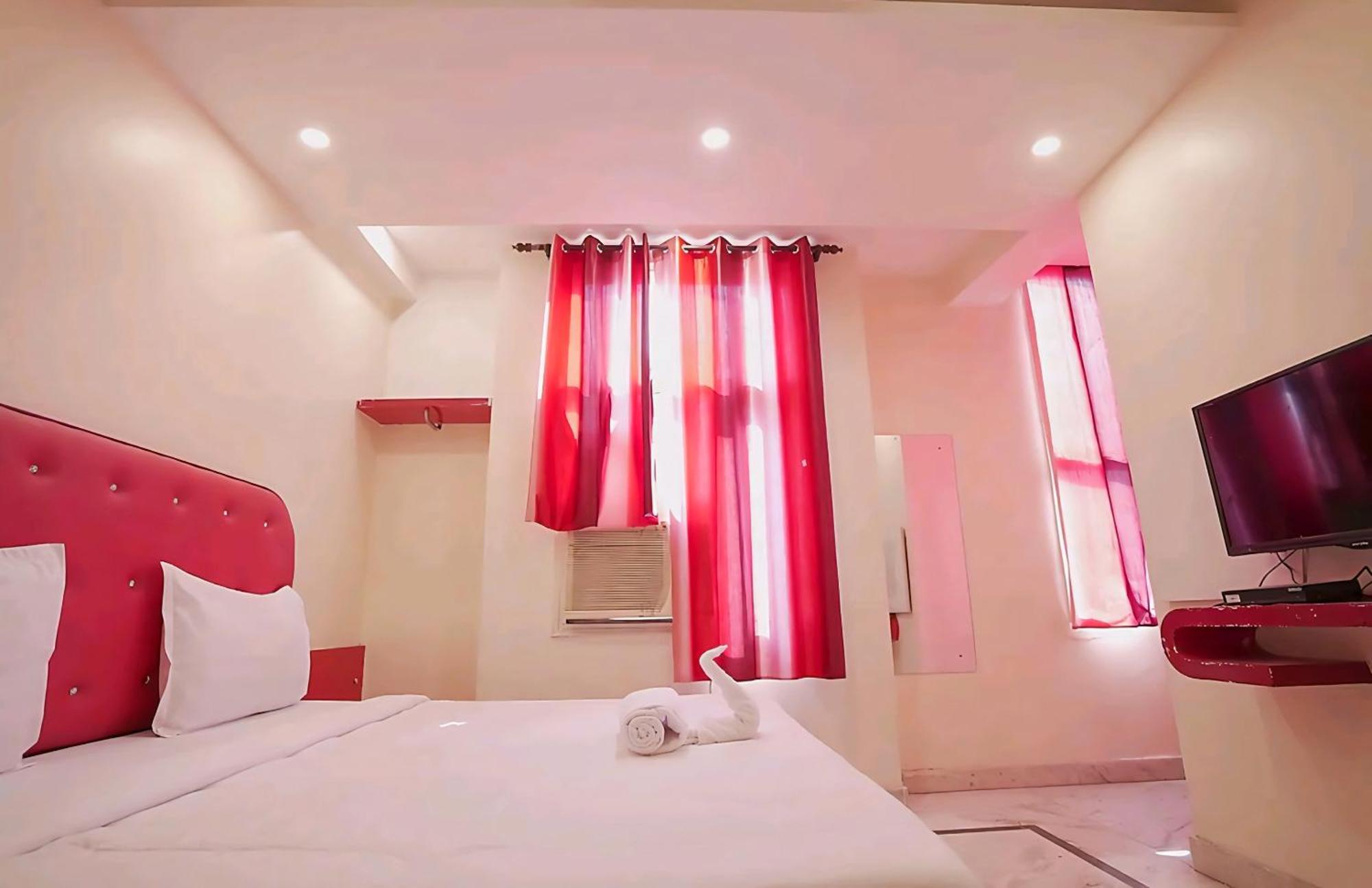 Hotel Leo Continental New Delhi Bagian luar foto