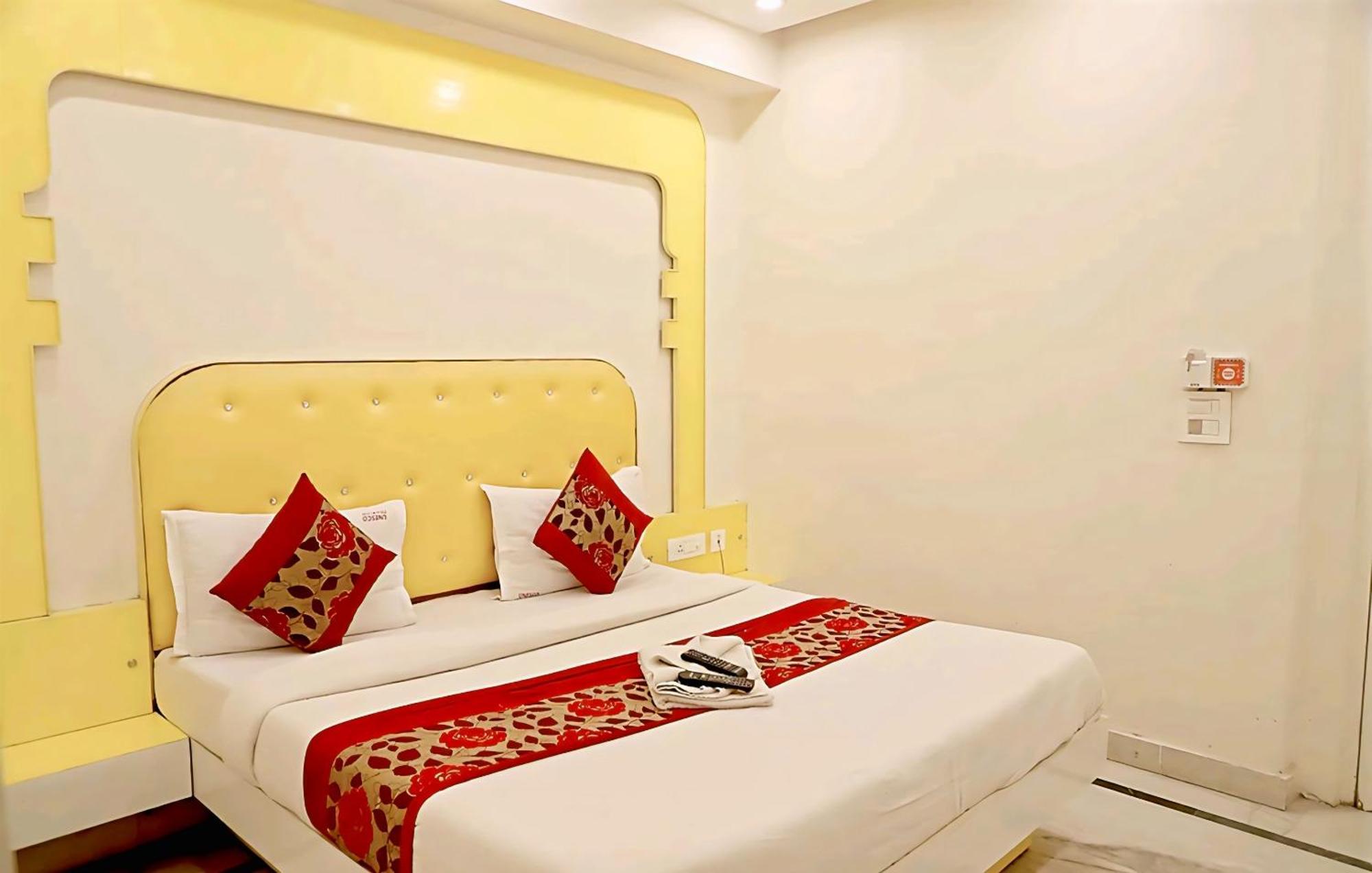 Hotel Leo Continental New Delhi Bagian luar foto