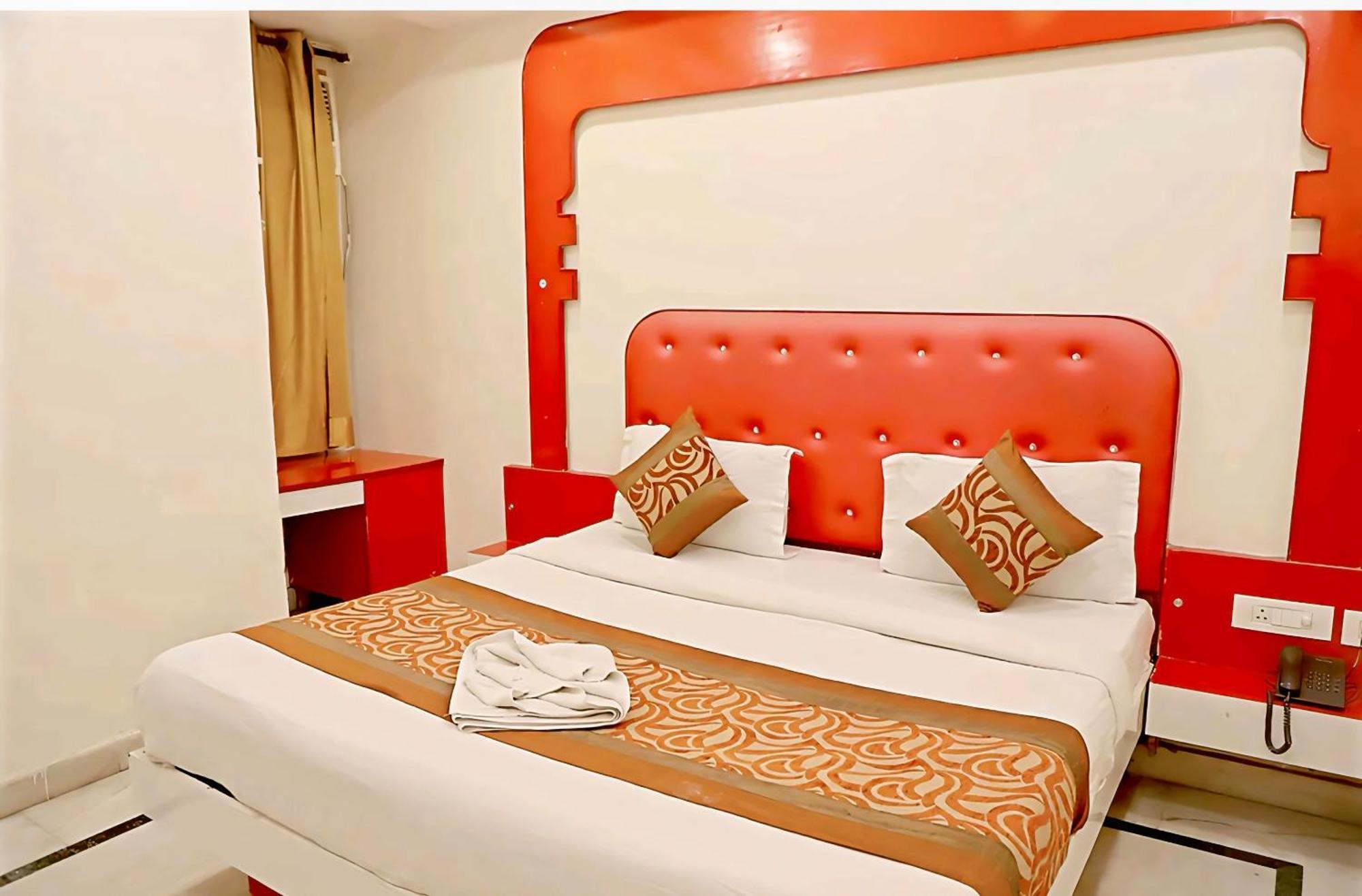 Hotel Leo Continental New Delhi Bagian luar foto