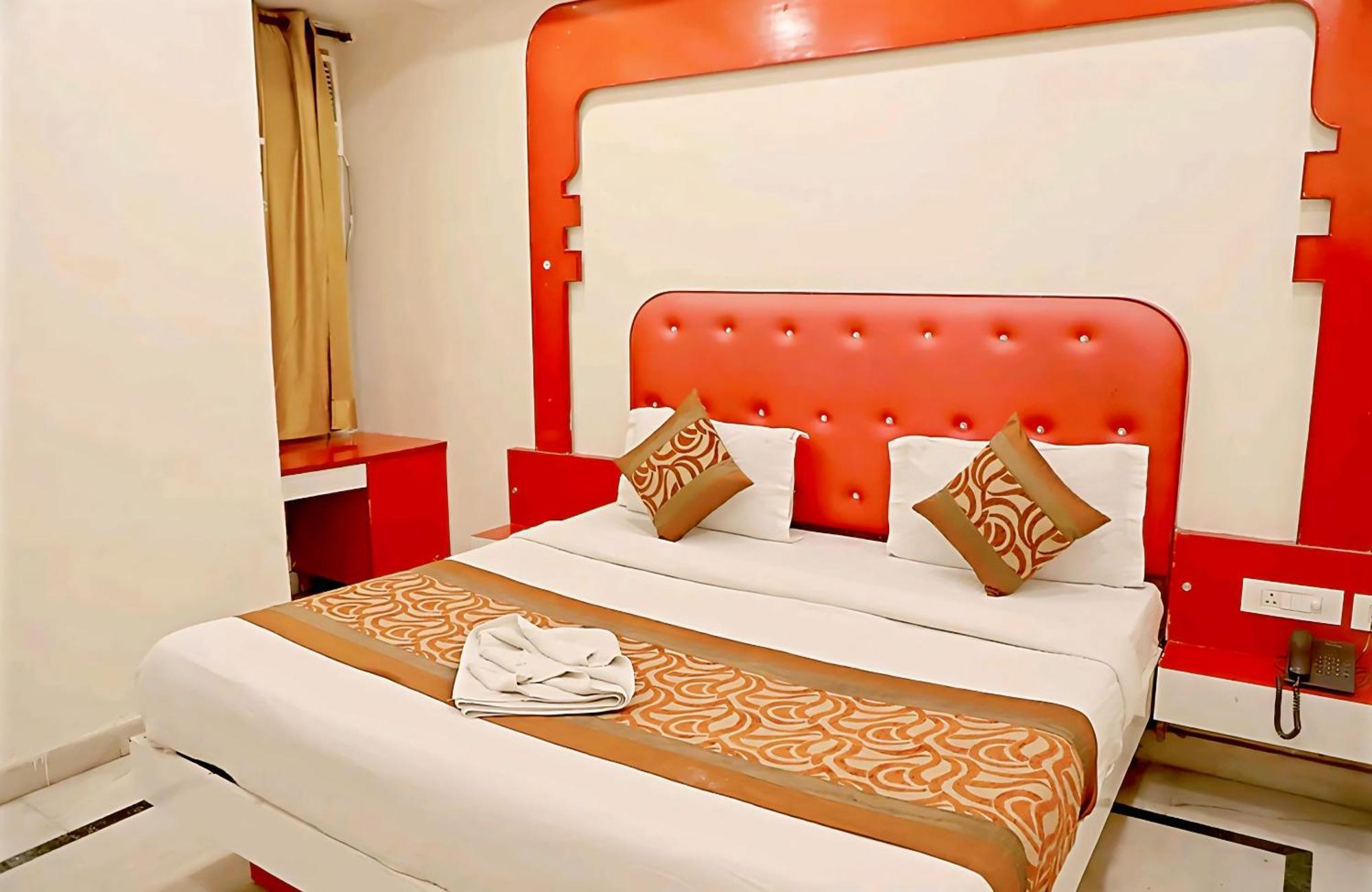 Hotel Leo Continental New Delhi Bagian luar foto