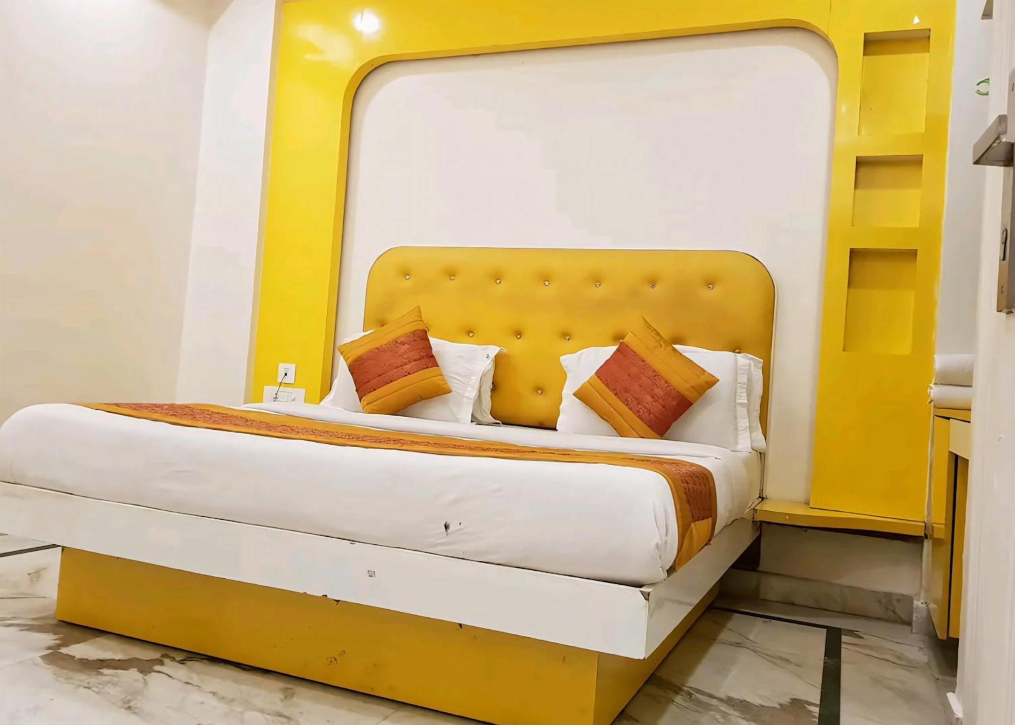 Hotel Leo Continental New Delhi Bagian luar foto