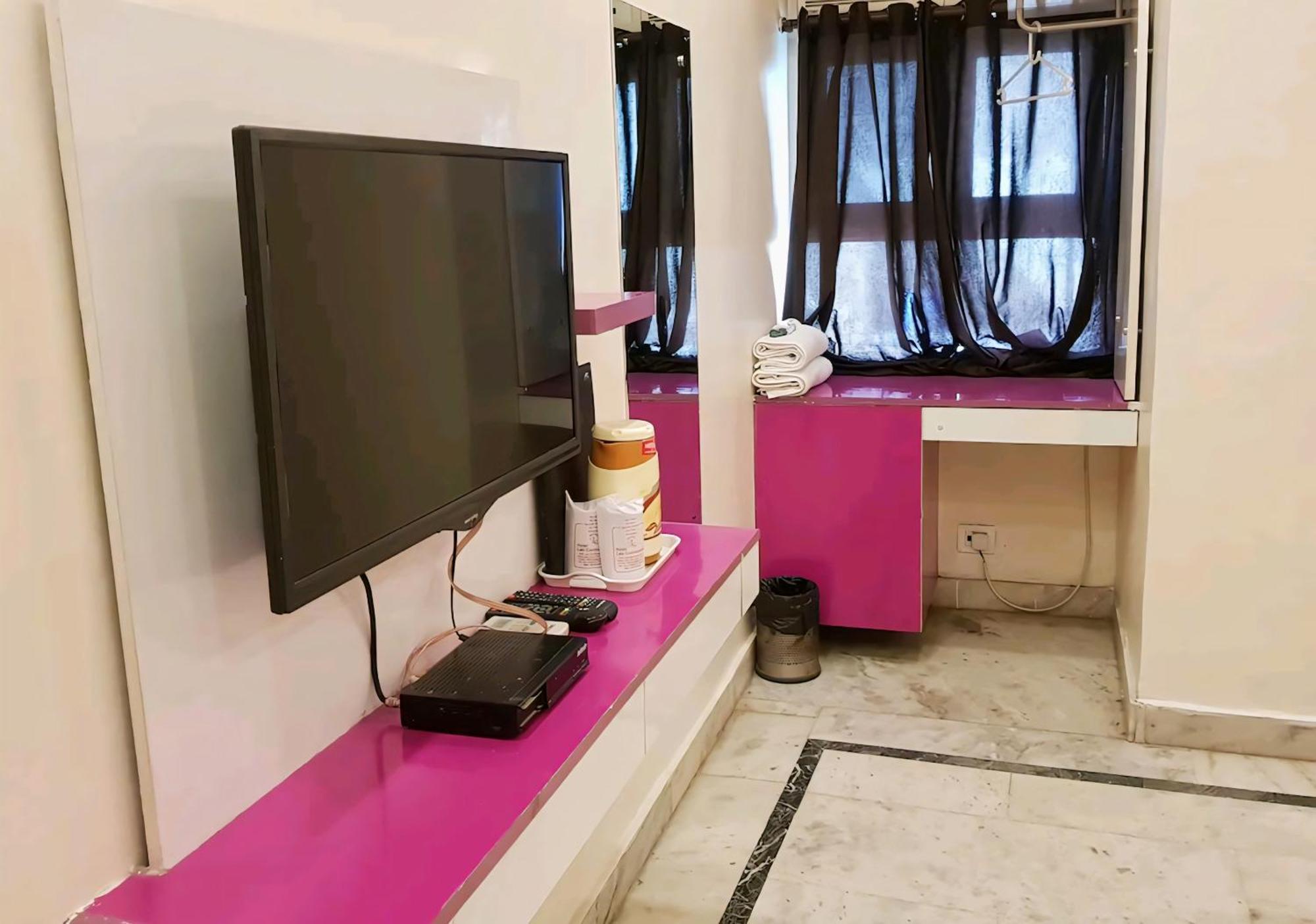 Hotel Leo Continental New Delhi Bagian luar foto