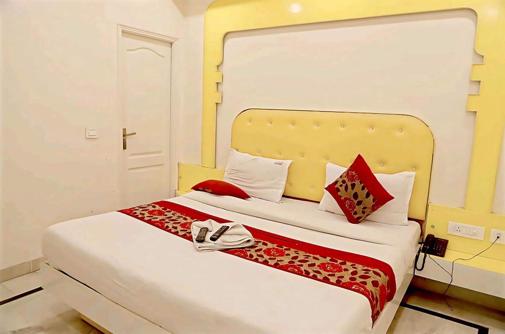 Hotel Leo Continental New Delhi Bagian luar foto