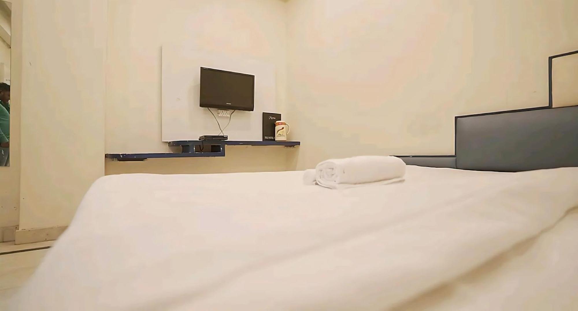 Hotel Leo Continental New Delhi Bagian luar foto