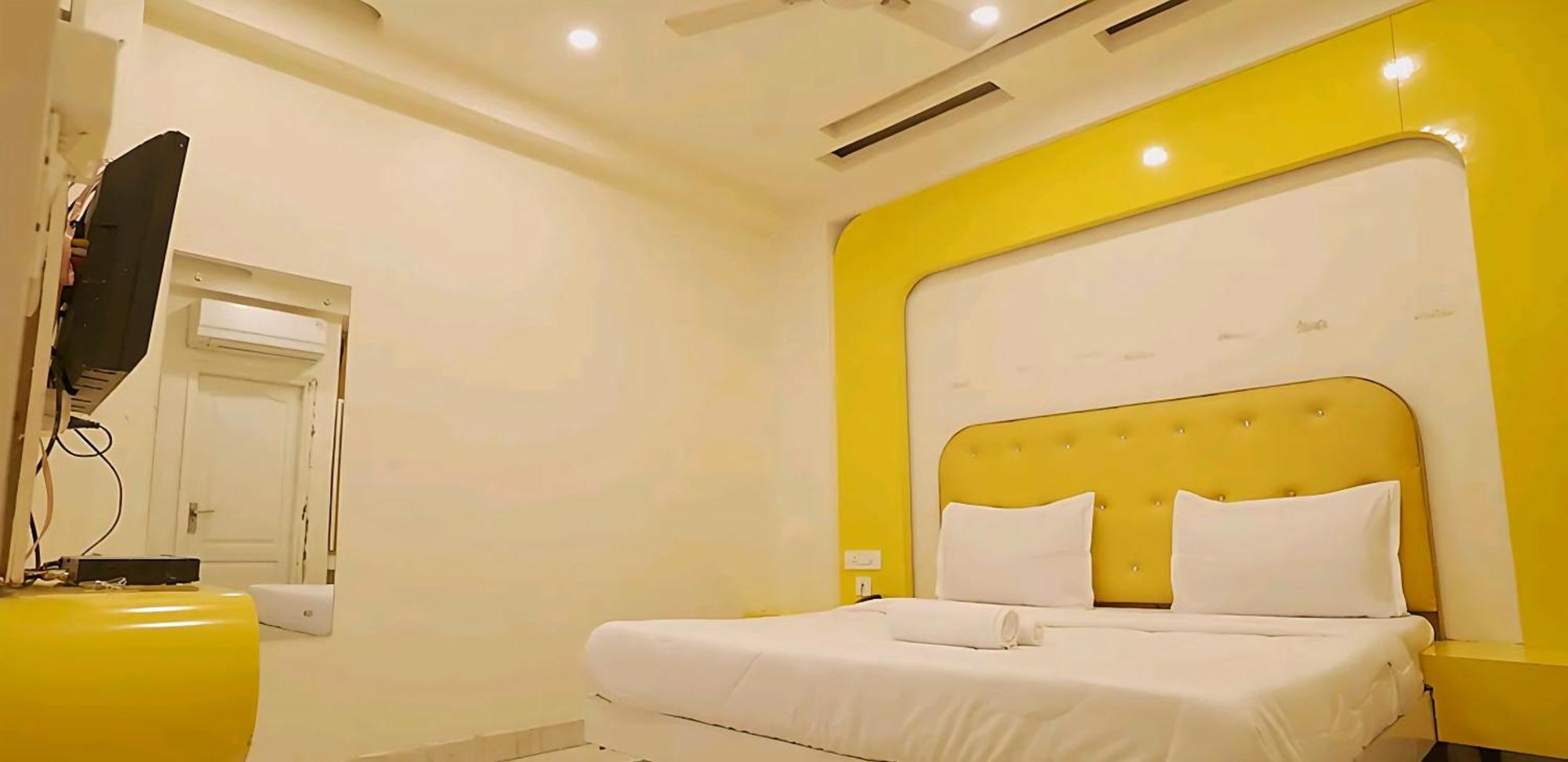 Hotel Leo Continental New Delhi Bagian luar foto
