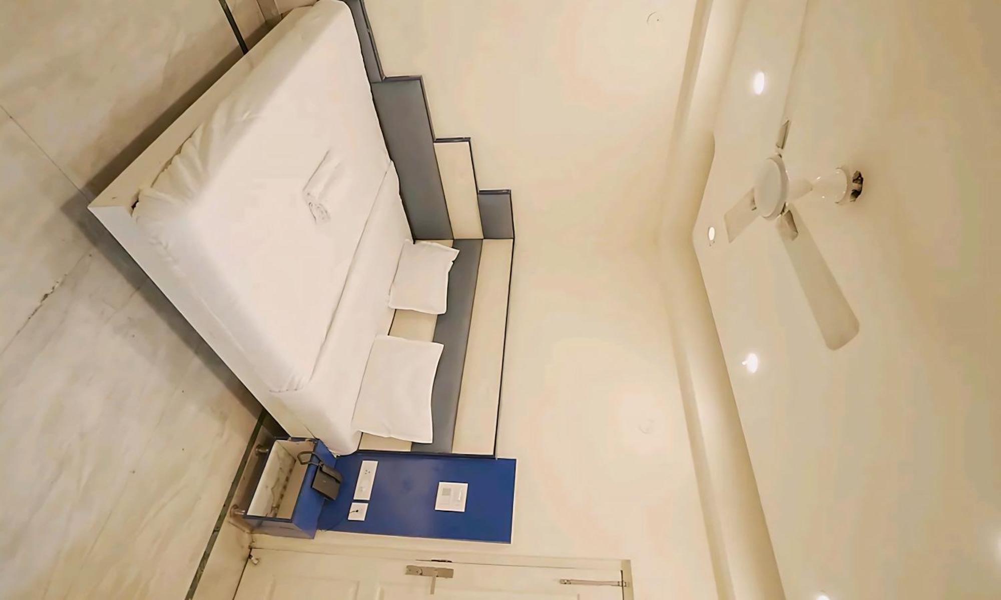 Hotel Leo Continental New Delhi Bagian luar foto