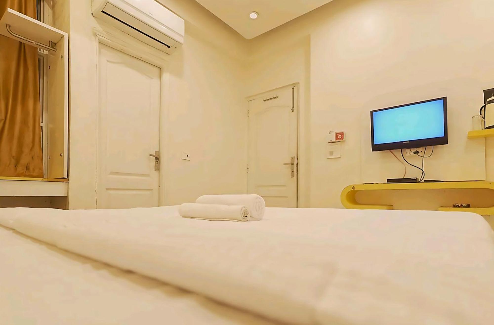 Hotel Leo Continental New Delhi Bagian luar foto
