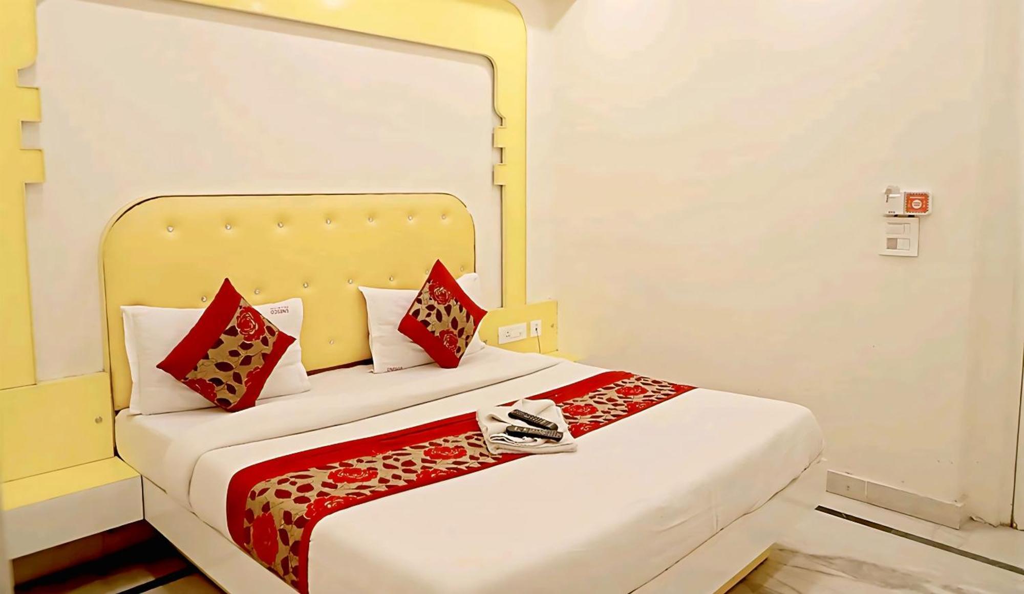 Hotel Leo Continental New Delhi Bagian luar foto